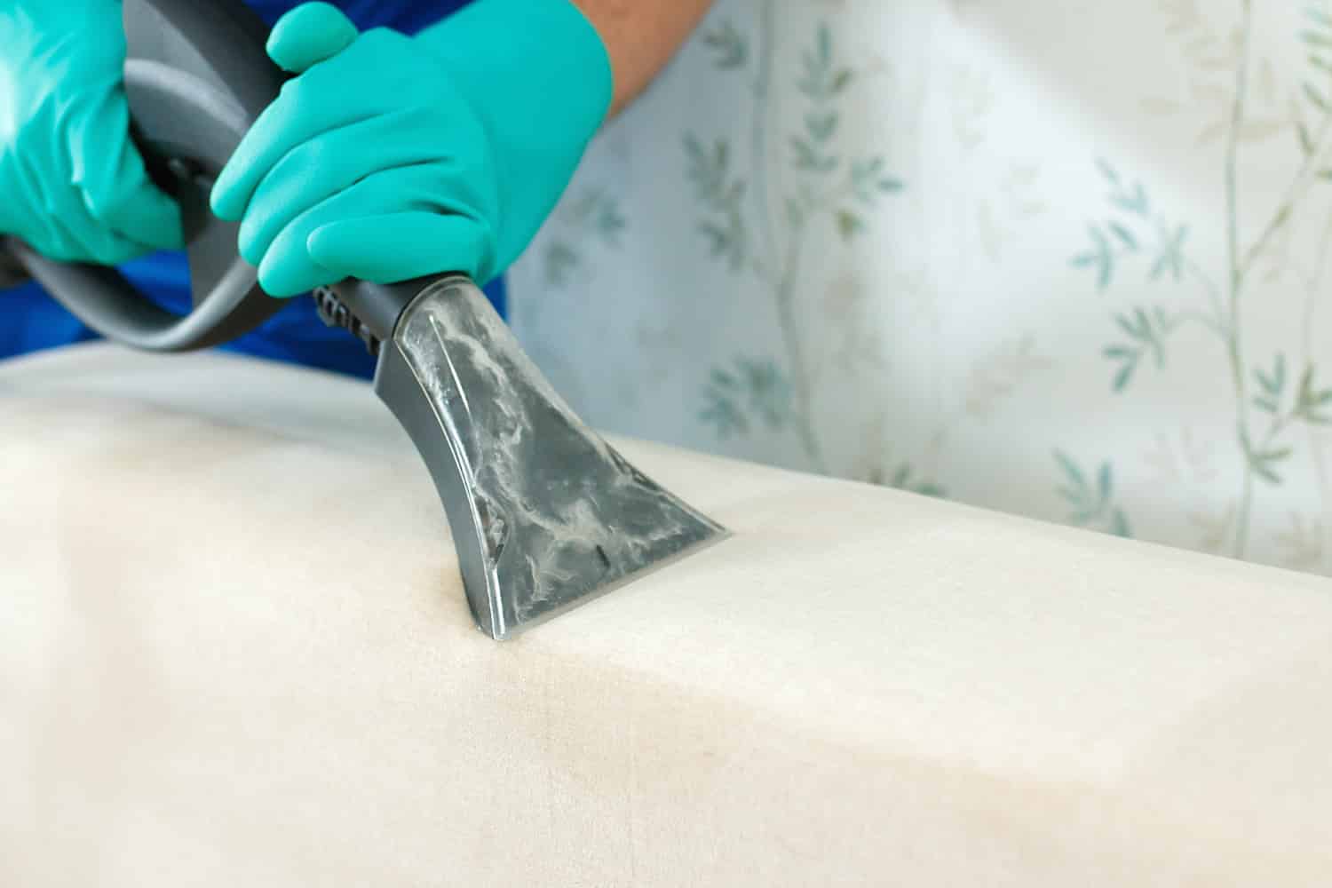 ניקוי ספות בפתח תקווה